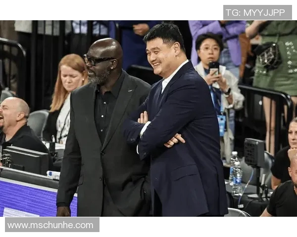 姚明带领广东队在比赛中取得领先优势展现强大实力与团队配合