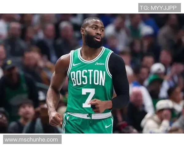 篮球明星布朗的传奇之路与赛场背后的奋斗故事